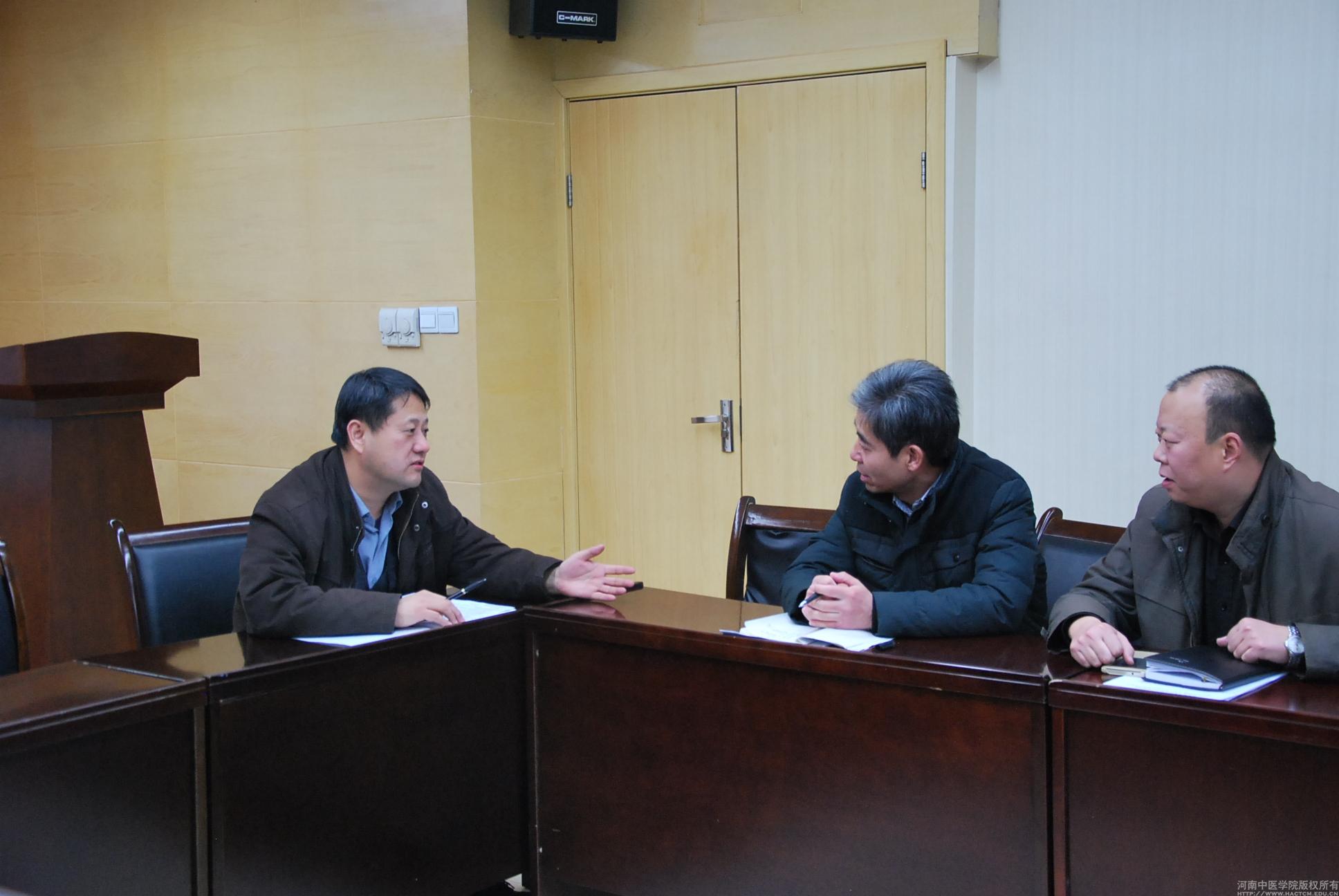 学校计生办主任郭书伟安排博学路办事处对我校的检查工作
